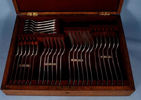 A 1930s canteen of silver rat tail pattern cutlery, by William Hutton & Sons, 52oz/1634 grams.